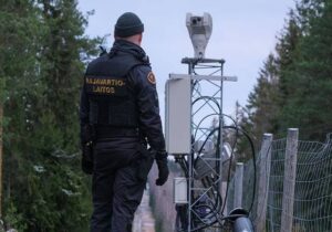 Finlandiya Rusya sınırına çit çekmeye başladı