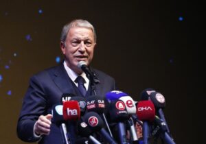 Bakan Akar’dan ‘Vur de vuralım, öl de ölelim’ sloganlarına yanıt: “Onun da zamanı gelecek”