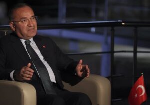 Bekir Bozdağ’dan “şampanya” açıklaması: “Bunda anormal olan ne, biz birleştiren bir dil kullanıyoruz”