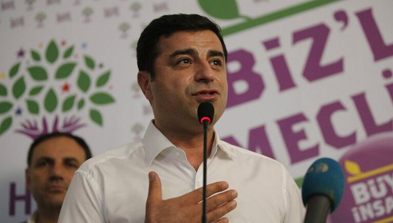 Demirtaş: “PKK’nın Türkiye’de tümüyle silah bırakması için elimizden geleni yapacağız”