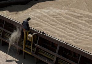 AB Polonya’nın Ukrayna’dan ithalat yasağını eleştirdi: “Tek taraflı eylemler kabul edilemez”