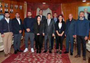 Üstel, maaş kesintilerinden oluşacak kaynağı Şampiyon Melekleri Yaşatma Derneği’nin okul projelerine aktarmayı önerdi