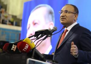 ORTADOĞU  BATAKLIĞINDAKİ  SİYASETÇİ