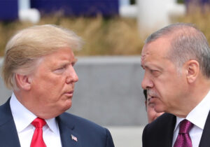 Trump, Erdoğan’a “Aptal olma” dediği mektubu barının duvarına asmış