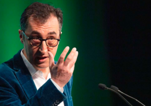 Özdemir: “Türkiye sağa kaydı”