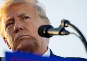 Trump, seçilirse Ukrayna’daki savaşı “24 saatte bitireceğini” söyledi, 2020 seçimlerinin çalındığı iddiasını yineledi