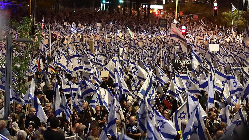 İsraililer, hükümetin yargı düzenlemesine karşı protestoların 18. haftasında yine meydanlarda