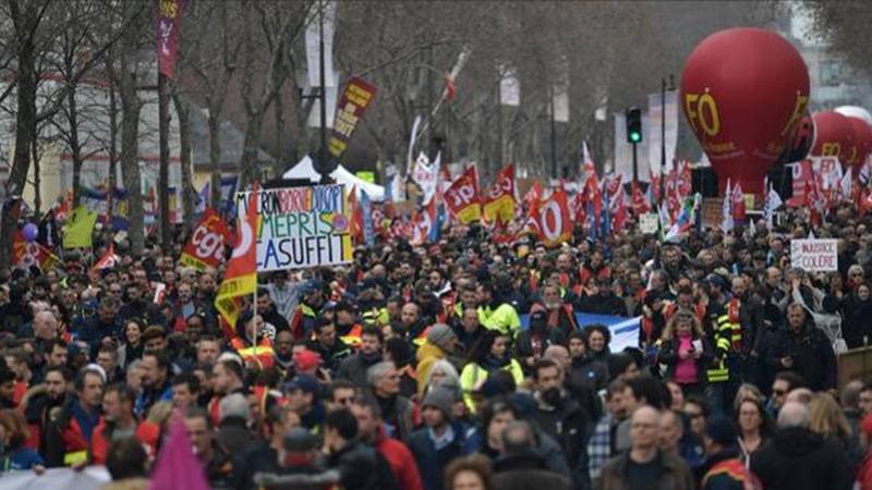 Fransa’da protestolara neden olan emeklilik reformunu iptal tasarısının mecliste görüşülmesine yeşil ışık