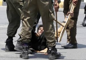 Pakistan’da tutuklanan İmran Han’a destek veren bin kişi gözaltına alındı