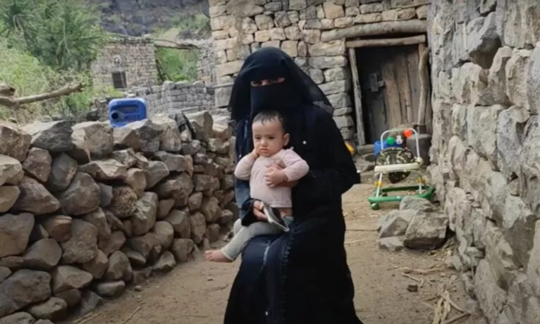 Yemen: Doğum için dağlarda, deve sırtında yedi saat yol giden kadınlar
