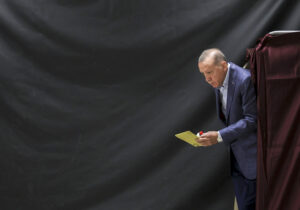 ERDOĞAN DÜŞTÜ