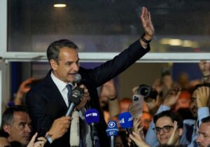 Yunanistan’da genel seçimin galibi Miçotakis, hükümet kurma görevini iade etti