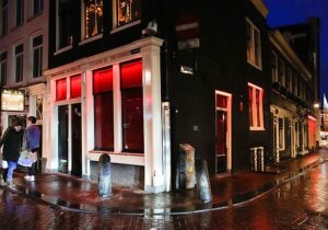 Amsterdam merkezinde sokakta esrar içmek yasaklandı