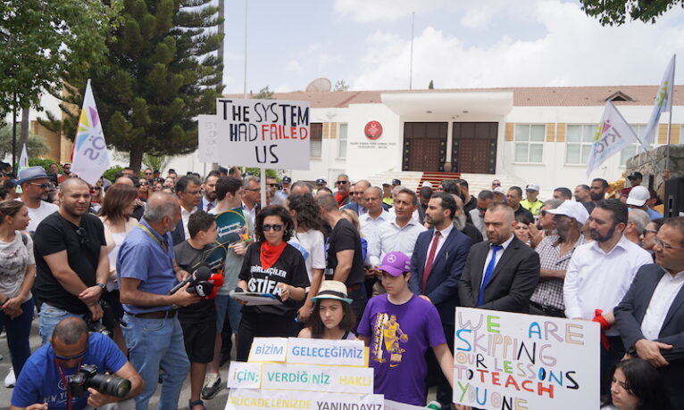 OKULLARDA GREV MECLİS ÖNÜNDE EYLEM VAR