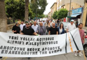 CTP’liler iki toplumlu “Kıbrıs’ı Birleştiriyoruz” eylemine katıldı