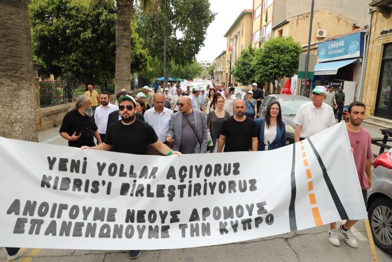 CTP’liler iki toplumlu “Kıbrıs’ı Birleştiriyoruz” eylemine katıldı