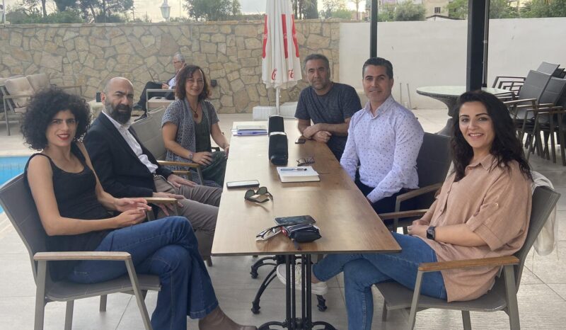 Kimliksizler Derneği ile Unite Cyprus Now aktivistleri bir araya geldi