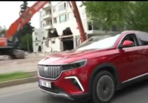Yüzsüzlük bitmiyor: Belediye başkanından Adıyaman’da Togg reklamı