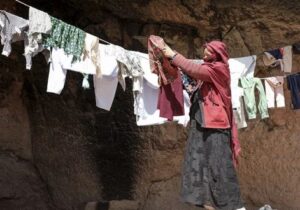 Afganistan’da binlerce aile mağaralarda yaşam mücadelesi veriyor