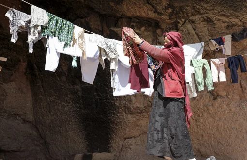 Afganistan’da binlerce aile mağaralarda yaşam mücadelesi veriyor
