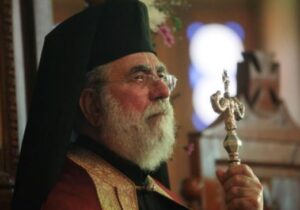 Kıbrıslı Rum toplumunun kadınları kiliseye karşı tarih yazdı: PAPAZA HAPİS YOLU