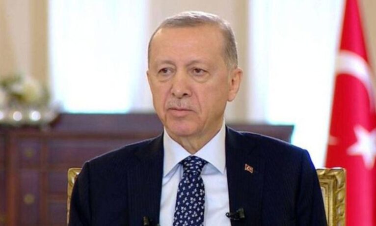Erdoğan montajlı videoyu savunmaya devam ediyor: “Gençlerimizin kıvrak zekâsının ürünü”