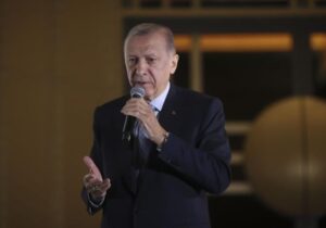 Erdoğan’ın balkon konuşmasına İngilizce ayarı: ‘Selo ve Kılıçdaroğlu’ bölümü servis edilmedi