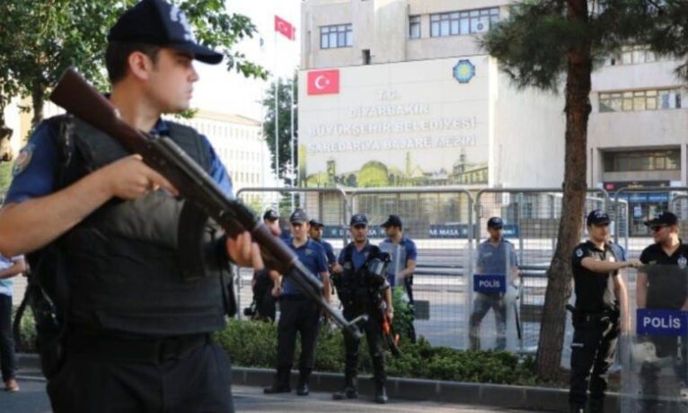 Soylu talimat verdi, kayyumlar belediyelerdeki laptopları emniyete verdi