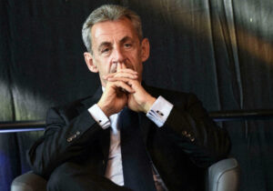 Sarkozy için elektronik kelepçe kararı