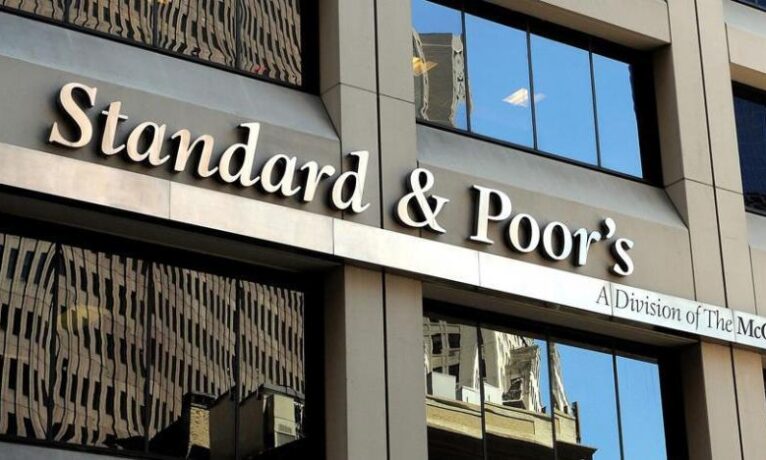 S&P Türkiye’nin risk primini yükseltti