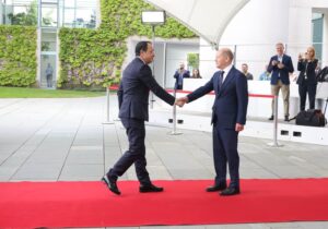 Hristodoulidis ve Scholz olası Avrupalı ​​arabulucuları tartıştı