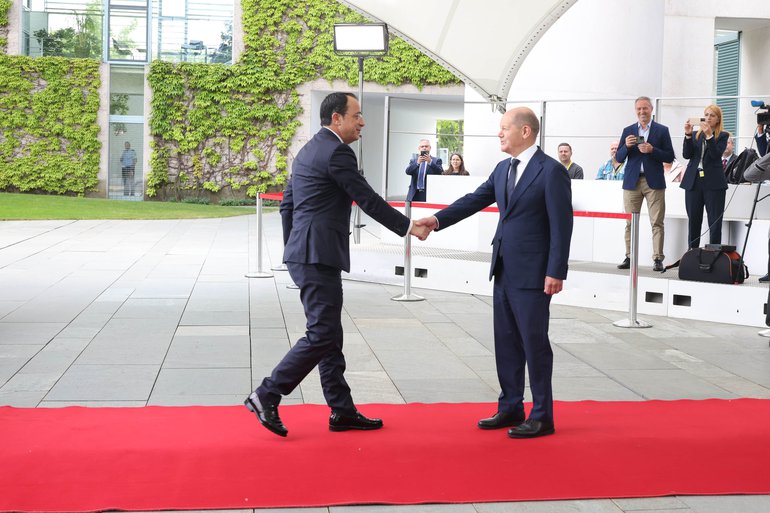 Hristodoulidis ve Scholz olası Avrupalı ​​arabulucuları tartıştı