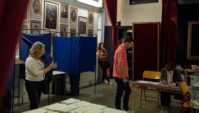 Yunanistan’da sandıklar kapandı: Çıkış anketleri Miçotakis’i önde gösteriyor