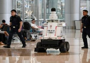 Singapur’da polis robotları devriye gezecek