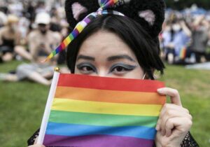 Güney Kore’de LGBT onur festivalini engellemek isteyen zabıtalar polisle çatıştı