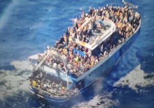 Yunanistan açıklarında yaşanan göçmen teknesi faciasında ölü sayısı artmaya devam ediyor