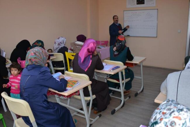 Türkiye’de 25 yaş üstü nüfusun yarıdan fazlası ortaokul veya altı eğitim düzeyine sahip