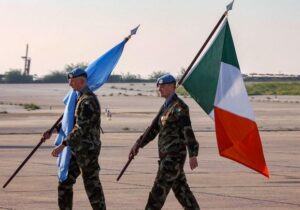 İrlanda’da hükümetin tarafsızlığı tartışmaya açması NATO karşıtlarını harekete geçirdi