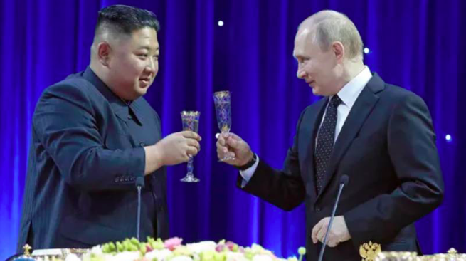 Kuzey Kore lideri Kim’den Putin’e “elini tutma” sözü