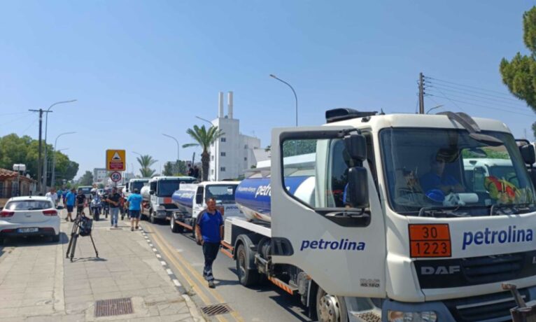 Güneydeki benzinciler sınır geçişlerini tıkadı
