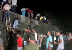 Hindistan’daki tren kazasında ölü sayısı 233’e, yaralı sayısı 900’e yükseldi