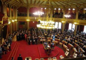 Norveç, yönetim kurullarının yüzde 40’ının kadın olması zorunluluğu getiriyor