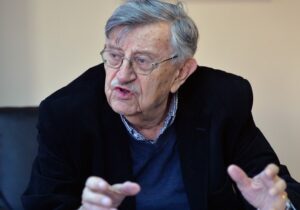 Prof. Korkut Boratav: “AKP’ye oy verenleri de pişman edebilecek bir dönem yaşanacak”