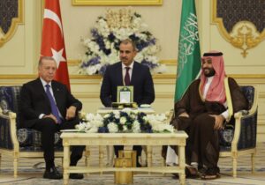 Türkiye’nin Körfez ülkelerinde kaynak arayışı: Erdoğan, Suudi Arabistan’da