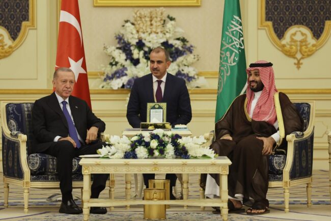 Türkiye’nin Körfez ülkelerinde kaynak arayışı: Erdoğan, Suudi Arabistan’da