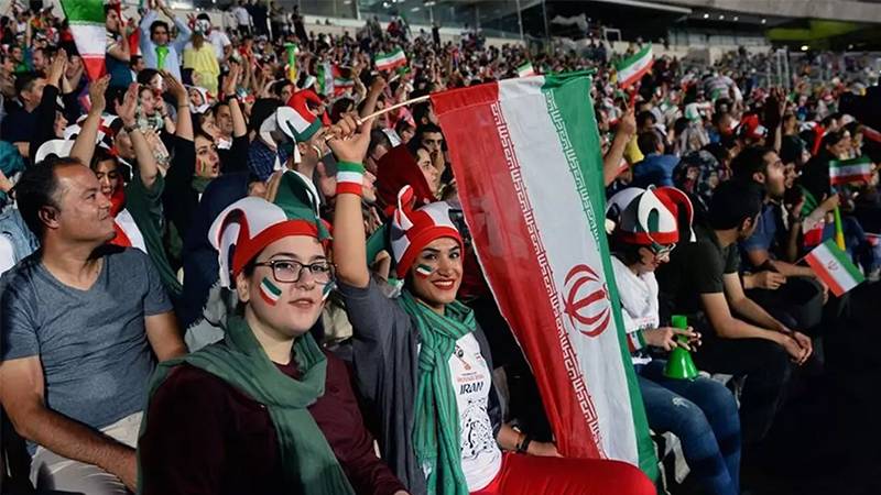 İran’da kadınların stadyumlara girişine onay verildi