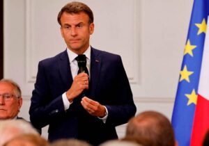 Fransa Cumhurbaşkanı Macron’a “kesik parmak” gönderildi!