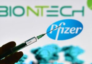 Korona aşısı üreten BioNTech ve AstraZeneca bugün hakim karşısına çıkacak: 209 tazminat davası açıldı