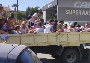 Rodos’ta orman yangını: 2 bin kişi deniz yoluyla tahliye edildi