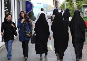 İran’da ahlak polisi geri döndü, başörtüsü denetimleri artacak